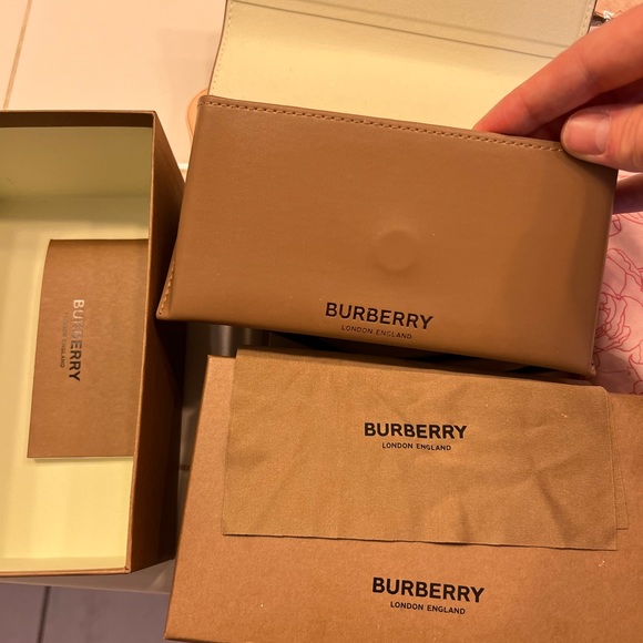 Burberry Sunglasses- Polarized- Authentic- case, wipe, manual, & box included - Picture 4 of 7